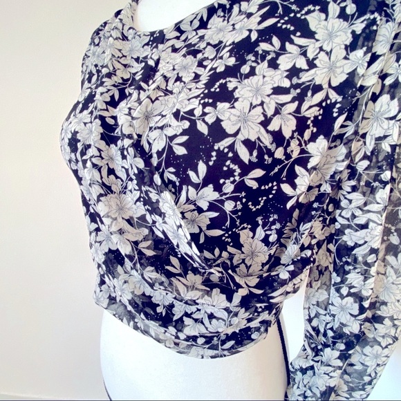 Zara‎ Cropped Print Blouse Size XS - Picture 5 of 8